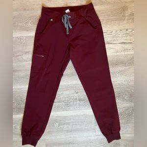Size S Figs Zamora jogger scrub pants, Burgundy
